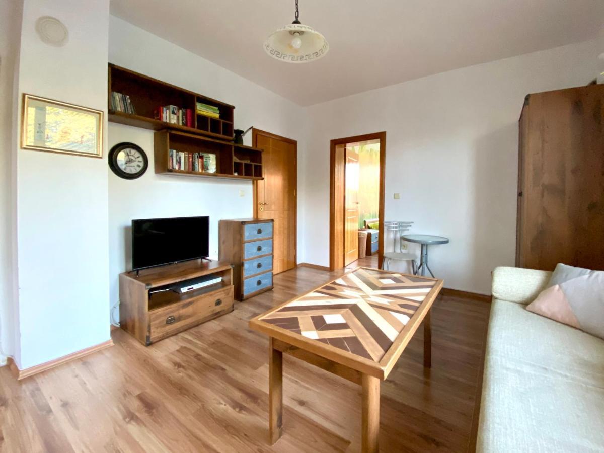 Art - Apartment *